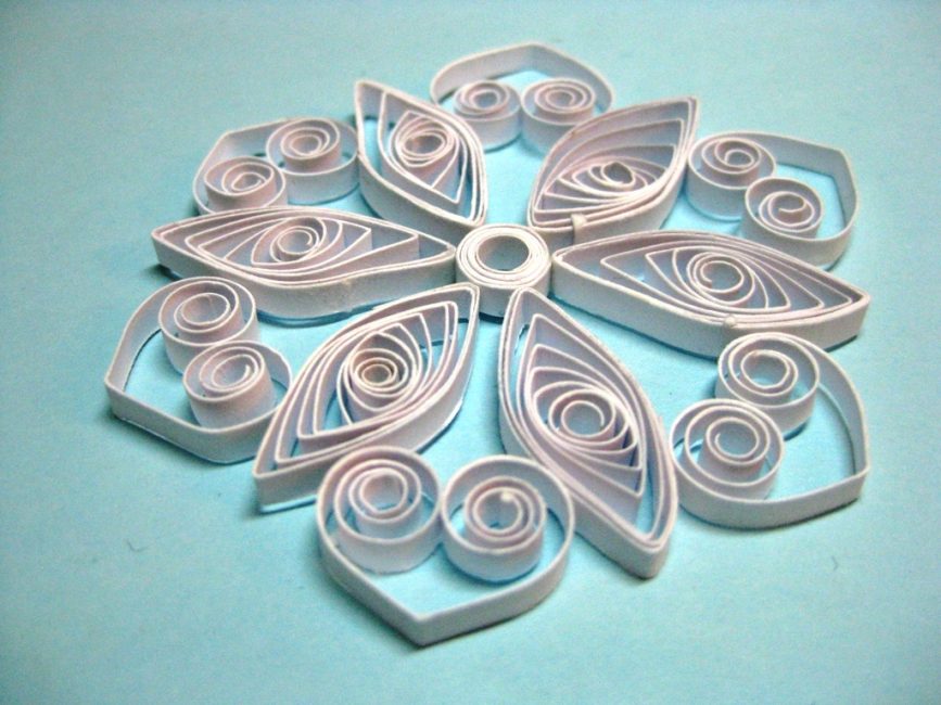 Ασυνήθιστη εργασία στην τεχνική της quilling