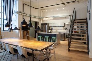 Loft-style εσωτερικό διαμέρισμα: 215+ Σχεδιάστε τις φωτογραφίες του απεριόριστου χώρου για την αυτο-έκφραση