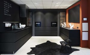 Nuova tendenza nel mondo della cucina - Cucina nera nell'interno (oltre 220 combinazioni di foto nel design)