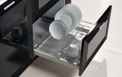 Essiccatore da cucina per i piatti nell'armadio (115+ foto) - built-in, angolo, acciaio inossidabile. Quale scegli?