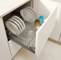 Essiccatore da cucina per i piatti nell'armadio (115+ foto) - built-in, angolo, acciaio inossidabile. Quale scegli?