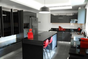 Nuova tendenza nel mondo della cucina - Cucina nera nell'interno (oltre 220 combinazioni di foto nel design)