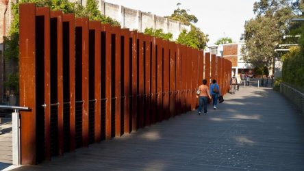 390 + Φωτογραφίες περιφράξεων για ιδιωτικά σπίτια και σπίτια. Όλα τα κριτήρια και οι επιλογές